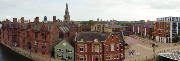 BEDFORD, İngiltere - 28 Mayıs 2023: Bedford kasabasının havadan panoramik manzarası