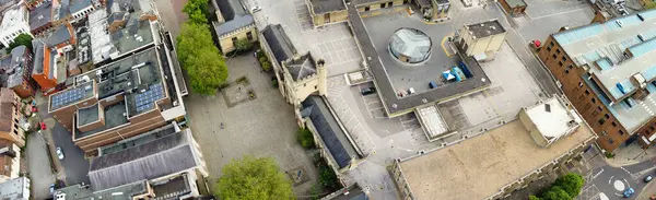 BEDFORD, İngiltere - 28 Mayıs 2023: Bedford kasabasının havadan panoramik manzarası