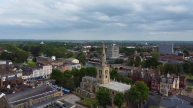 İngiltere 'nin Bedford şehrinin hava görüntüleri. Şehir merkezinin kamerası 28 Mayıs 2023 'te İHA' nın Orta İrtifa 'dan çektiği kamerayla görüntülendi.