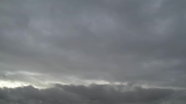 Regenwolken Bewegen Zich Stad Beelden Werden Vastgelegd Met Drone Camera — Stockvideo