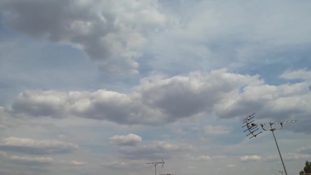 午前中は雲の上から空中からの眺めをお楽しみください 急速に移動する雲 — ストック動画