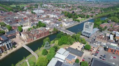 İngiltere 'nin Bedford şehrinin hava görüntüsü, 27 Mayıs 2023' te İngiltere üzerinde güneşli bir günde Drone 'un Kamerasıyla çekildi.