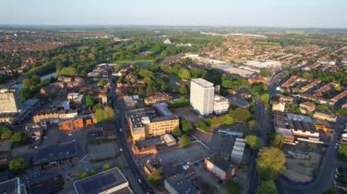 İngiltere 'nin Bedford şehrinin hava görüntüsü, 27 Mayıs 2023' te İngiltere üzerinde güneşli bir günde Drone 'un Kamerasıyla çekildi.