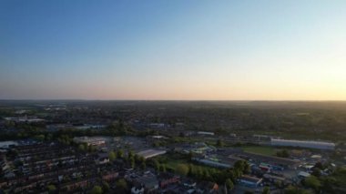 İngiltere 'nin Bedford şehrinin hava görüntüsü, 27 Mayıs 2023' te İngiltere üzerinde güneşli bir günde Drone 'un Kamerasıyla çekildi.