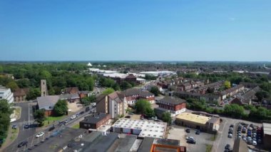 İngiltere 'nin Bedford şehrinin hava görüntüsü, 27 Mayıs 2023' te İngiltere üzerinde güneşli bir günde Drone 'un Kamerasıyla çekildi.