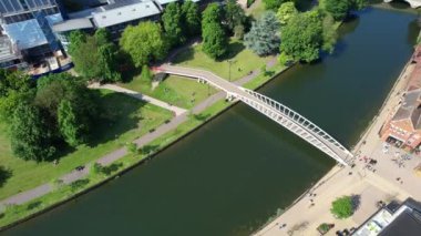 İngiltere 'nin Bedford şehrinin hava görüntüsü, 27 Mayıs 2023' te İngiltere üzerinde güneşli bir günde Drone 'un Kamerasıyla çekildi.