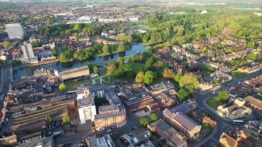 İngiltere 'nin Bedford şehrinin hava görüntüsü, 27 Mayıs 2023' te İngiltere üzerinde güneşli bir günde Drone 'un Kamerasıyla çekildi.