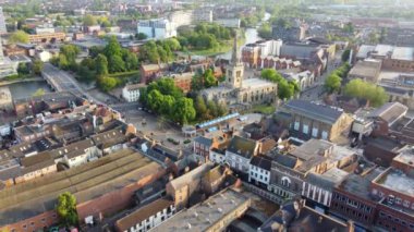 İngiltere 'nin Bedford şehrinin hava görüntüleri İngiltere' nin büyük Britanya 'sı. Şehir merkezindeki görüntü, 27-Mayıs-2023 tarihlerinde Büyük Ouse Nehri 'nin orta irtifasından Drone' un kamerasıyla çekildi.
