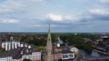 İngiltere 'nin Bedford şehrinin hava görüntüleri İngiltere' nin büyük Britanya 'sı. Şehir merkezindeki görüntü, 27-Mayıs-2023 tarihlerinde Büyük Ouse Nehri 'nin orta irtifasından Drone' un kamerasıyla çekildi.