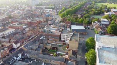 İngiltere 'nin Bedford şehrinin hava görüntüleri İngiltere' nin büyük Britanya 'sı. Şehir merkezindeki görüntü, 27-Mayıs-2023 tarihlerinde Büyük Ouse Nehri 'nin orta irtifasından Drone' un kamerasıyla çekildi.