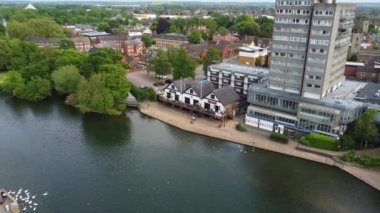 İngiltere 'nin Bedford şehrinin hava görüntüleri İngiltere' nin büyük Britanya 'sı. Şehir merkezindeki görüntü, 27-Mayıs-2023 tarihlerinde Büyük Ouse Nehri 'nin orta irtifasından Drone' un kamerasıyla çekildi.