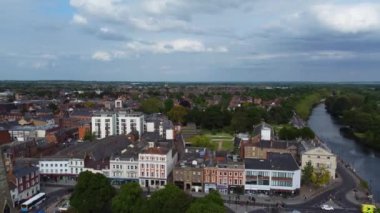 İngiltere 'nin Bedford şehrinin hava görüntüleri İngiltere' nin büyük Britanya 'sı. Şehir merkezindeki görüntü, 27-Mayıs-2023 tarihlerinde Büyük Ouse Nehri 'nin orta irtifasından Drone' un kamerasıyla çekildi.