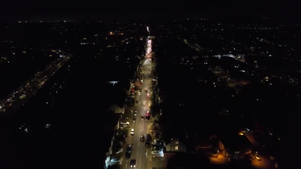 时间飞逝的英国城市的空中图像和照明的道路与交通 在英国卢顿镇拍摄的录像是在夜间拍摄的 — 图库视频影像