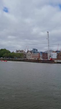 Londra 'nın Güzel Düşük Açı Tur Görüntüleri, Londra' nın Başkenti İngiltere 30-20-23 Mayıs tarihlerinde Londra 'yı ziyaret eden birçok turist ile çok meşguldü. 