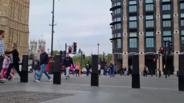 Londra 'nın Güzel Düşük Açı Tur Görüntüleri, Londra' nın Başkenti İngiltere 30-20-23 Mayıs tarihlerinde Londra 'yı ziyaret eden birçok turist ile çok meşguldü.