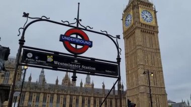 Londra 'nın Güzel Düşük Açı Tur Görüntüleri, Londra' nın Başkenti İngiltere 30-20-23 Mayıs tarihlerinde Londra 'yı ziyaret eden birçok turist ile çok meşguldü.