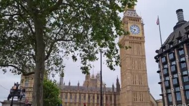 Londra 'nın Güzel Düşük Açı Tur Görüntüleri, Londra' nın Başkenti İngiltere 30-20-23 Mayıs tarihlerinde Londra 'yı ziyaret eden birçok turist ile çok meşguldü.