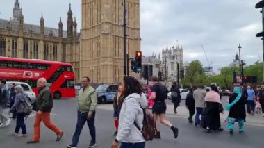Londra 'nın Güzel Düşük Açı Tur Görüntüleri, Londra' nın Başkenti İngiltere 30-20-23 Mayıs tarihlerinde Londra 'yı ziyaret eden birçok turist ile çok meşguldü.