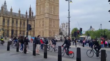 Londra 'nın Güzel Düşük Açı Tur Görüntüleri, Londra' nın Başkenti İngiltere 30-20-23 Mayıs tarihlerinde Londra 'yı ziyaret eden birçok turist ile çok meşguldü.