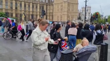 Londra 'nın Güzel Düşük Açı Tur Görüntüleri, Londra' nın Başkenti İngiltere 30-20-23 Mayıs tarihlerinde Londra 'yı ziyaret eden birçok turist ile çok meşguldü.