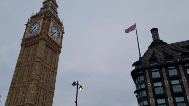 Londra 'nın Güzel Düşük Açı Tur Görüntüleri, Londra' nın Başkenti İngiltere 30-20-23 Mayıs tarihlerinde Londra 'yı ziyaret eden birçok turist ile çok meşguldü.