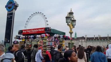 Londra 'nın Güzel Düşük Açı Tur Görüntüleri, Londra' nın Başkenti İngiltere 30-20-23 Mayıs tarihlerinde Londra 'yı ziyaret eden birçok turist ile çok meşguldü.