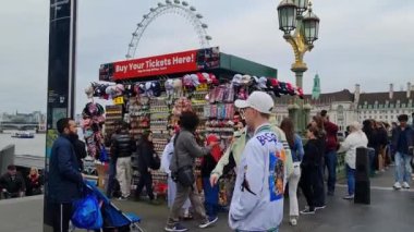 Londra 'nın Güzel Düşük Açı Tur Görüntüleri, Londra' nın Başkenti İngiltere 30-20-23 Mayıs tarihlerinde Londra 'yı ziyaret eden birçok turist ile çok meşguldü.