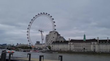 Londra 'nın Güzel Düşük Açı Tur Görüntüleri, Londra' nın Başkenti İngiltere 30-20-23 Mayıs tarihlerinde Londra 'yı ziyaret eden birçok turist ile çok meşguldü.