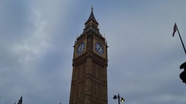 Londra 'nın Güzel Düşük Açı Tur Görüntüleri, Londra' nın Başkenti İngiltere 30-20-23 Mayıs tarihlerinde Londra 'yı ziyaret eden birçok turist ile çok meşguldü.