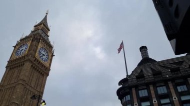 Londra 'nın Güzel Düşük Açı Tur Görüntüleri, Londra' nın Başkenti İngiltere 30-20-23 Mayıs tarihlerinde Londra 'yı ziyaret eden birçok turist ile çok meşguldü.