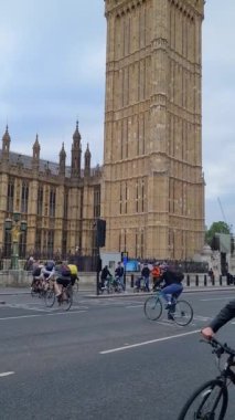 Londra 'nın Güzel Düşük Açı Tur Görüntüleri, Londra' nın Başkenti İngiltere 30-20-23 Mayıs tarihlerinde Londra 'yı ziyaret eden birçok turist ile çok meşguldü. 