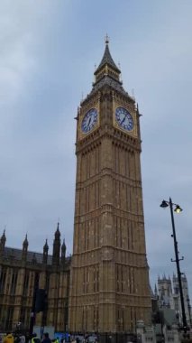 Londra 'nın Güzel Düşük Açı Tur Görüntüleri, Londra' nın Başkenti İngiltere 30-20-23 Mayıs tarihlerinde Londra 'yı ziyaret eden birçok turist ile çok meşguldü. 