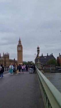 Londra 'nın Güzel Düşük Açı Tur Görüntüleri, Londra' nın Başkenti İngiltere 30-20-23 Mayıs tarihlerinde Londra 'yı ziyaret eden birçok turist ile çok meşguldü.