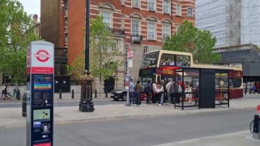 Londra 'nın Güzel Düşük Açı Tur Görüntüleri, Londra' nın Başkenti İngiltere 30-20-23 Mayıs tarihlerinde Londra 'yı ziyaret eden birçok turist ile çok meşguldü.