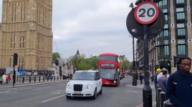 Londra 'nın Güzel Düşük Açı Tur Görüntüleri, Londra' nın Başkenti İngiltere 30-20-23 Mayıs tarihlerinde Londra 'yı ziyaret eden birçok turist ile çok meşguldü.