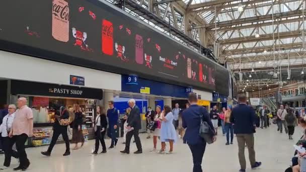 Low Angle View Waterloo Railway Station Central London City England — Stockvideo