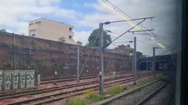 İngiltere 'nin Merkez Londra başkenti Büyük Britanya' nın yan pencere manzarası. Görüntü 30 Mayıs 2023 'te kaydedildi.