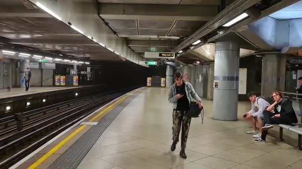 Metro Estación Tren Centro Londres Capital Inglaterra Gran Bretaña Filmación — Vídeos de Stock