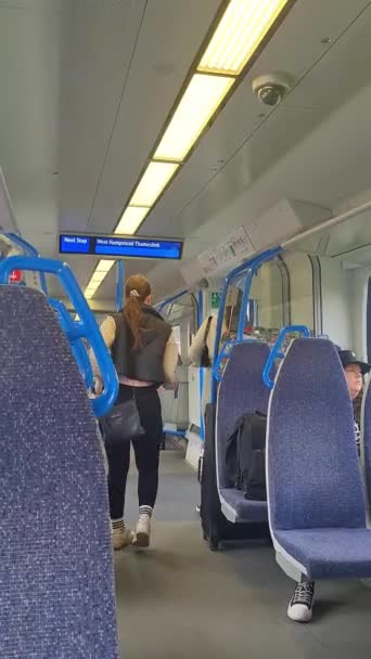 Felvételek Földalatti Metróállomásról London Fővárosában Angliában Nagy Britanniában Felvételt 2023 — Stock videók