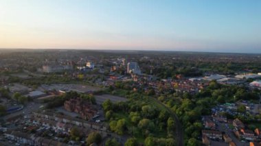 İngiltere 'nin Bedford şehrinin hava görüntüleri. 27 Mayıs 2023 'te güzel güneşli bir günde Drone' un Kamerası ile yakalandı. 