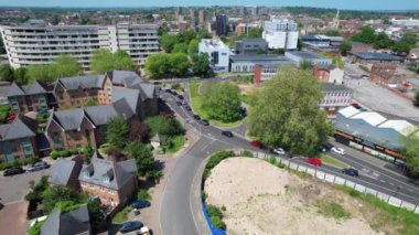 İngiltere 'nin Bedford şehrinin hava görüntüleri. 27 Mayıs 2023 'te güzel güneşli bir günde Drone' un Kamerası ile yakalandı. 