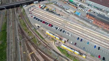 İngiltere 'nin Bedford şehrinin hava görüntüleri. 27 Mayıs 2023 'te güzel güneşli bir günde Drone' un Kamerası ile yakalandı. 