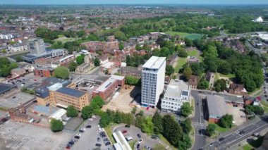 İngiltere 'nin Bedford şehrinin hava görüntüleri. 27 Mayıs 2023 'te güzel güneşli bir günde Drone' un Kamerası ile yakalandı. 