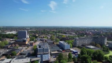 İngiltere 'nin Bedford şehrinin hava görüntüleri. 27 Mayıs 2023 'te güzel güneşli bir günde Drone' un Kamerası ile yakalandı. 