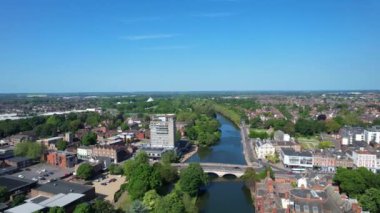 İngiltere 'nin Bedford şehrinin hava görüntüleri. 27 Mayıs 2023 'te güzel güneşli bir günde Drone' un Kamerası ile yakalandı. 