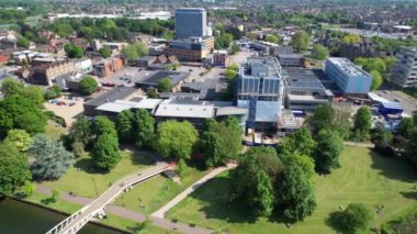 İngiltere 'nin İngiltere' nin Bedford şehrinin yüksek açılı görüntüleri. Hava Görüntüsü İHA 'nın Kamerasıyla 27 Mayıs 2023' te çekildi.