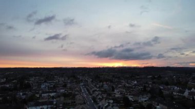 Gündoğumu Gökyüzü ve Bulutlar İngiltere 'nin Luton şehrinin görüntüleri