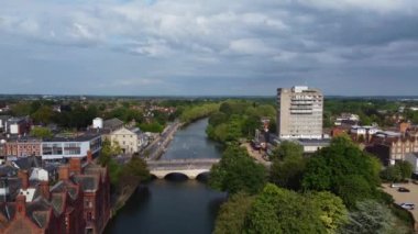İngiltere 'nin İngiltere' nin Bedford şehrinin yüksek açılı görüntüleri. Hava Görüntüsü İHA 'nın Kamerasıyla 27 Mayıs 2023' te çekildi.