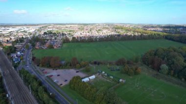 İngiltere 'nin İngiliz Luton Kasabası Havalimanı. Drone 'un Şehir Kamerası 6 Ekim 2022' de çekildi.