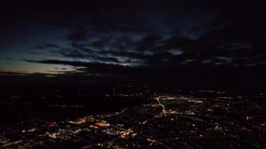 Luton City 'nin Gece Boyunca Hava Görüntüsü, İngiliz Kasabasının Yüksek Açılı Görüntüsü Drone' un Kamerasıyla Görüntülendi